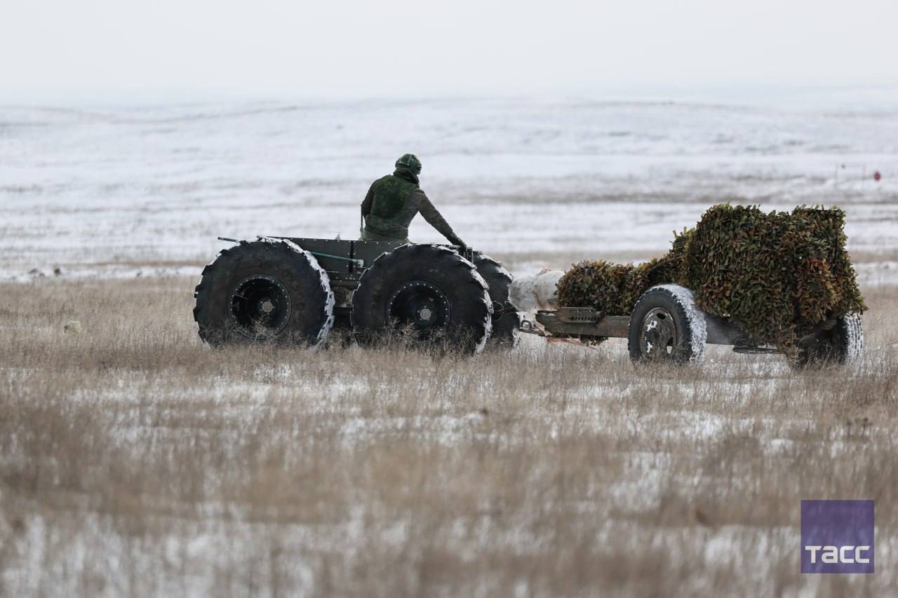Добровольческая разведывательно-штурмовая бригада «Невский» получила новейшие наземные робототехнические комплексы в виде НРТК «Курьер», «Омич» и «Челнок»