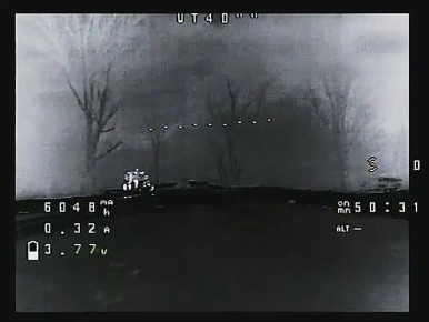 Российский дрон подкараулил квадроцикл, облепленный всушниками