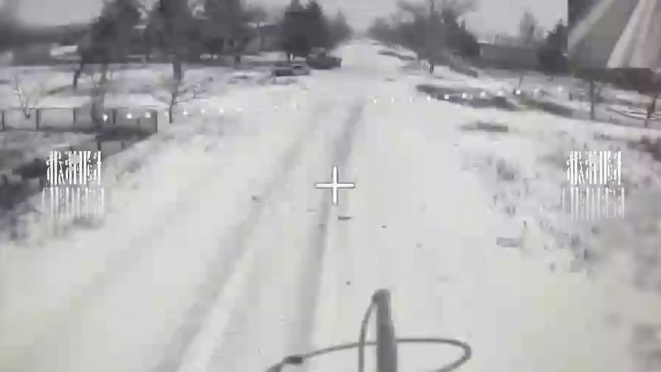 Урожайный день на пикапы.. Они заметили наш дрон и убежали, а мы уничтожили их пикап