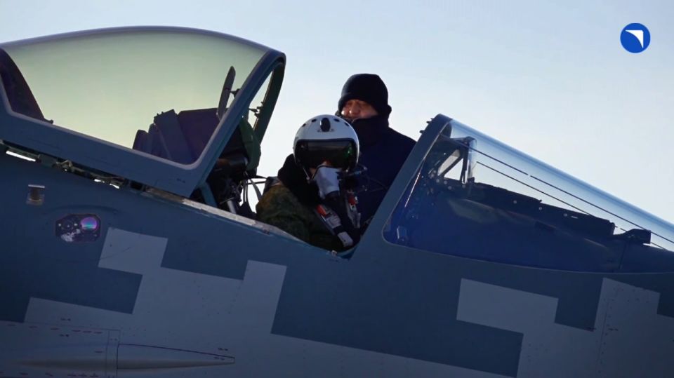 Российские военные получили первые серийные истребители пятого поколения Су-57 второго этапа