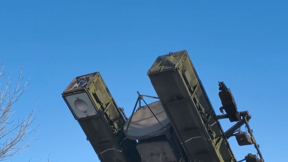 Кадры перехвата расчётом ЗРК "Стрела-10" украинского дрона-камикадзе самолётного типа показало Минобороны РФ