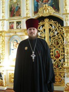 Священник Сергий Кляхин погиб в результате атаки Украины на похоронную процессию в Запорожской области, сообщает Бердянская епархия