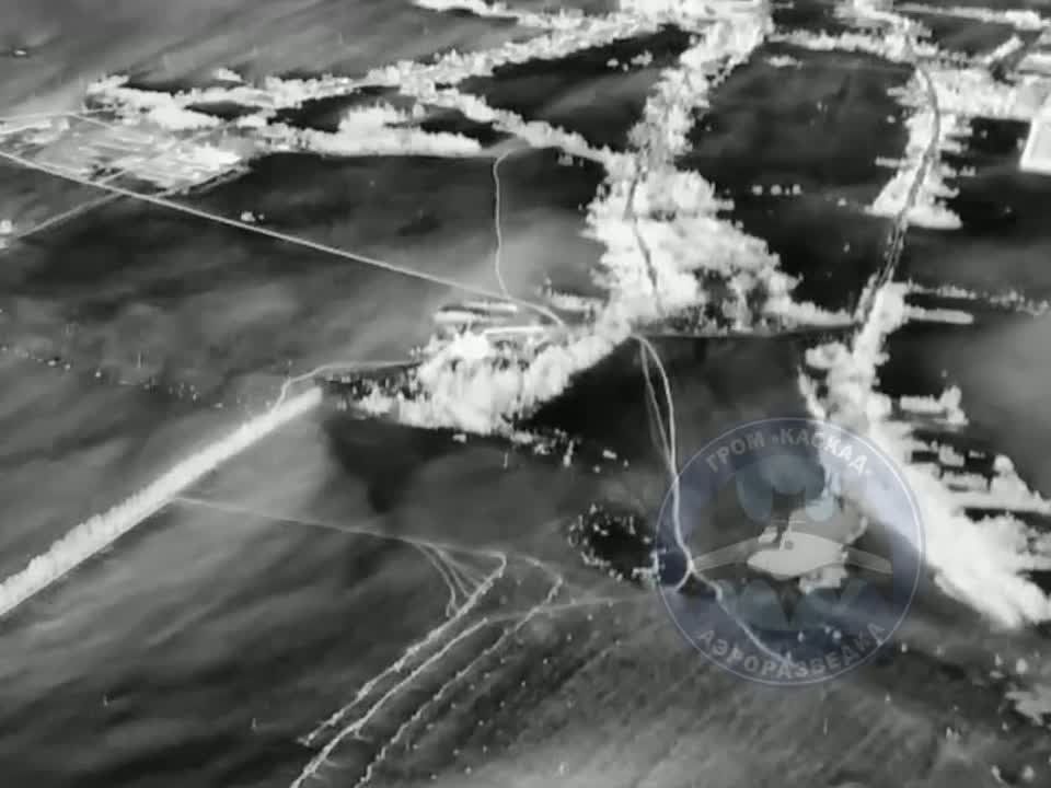 Объективный контроль удара баллистической ракеты ОТРК «Искандер» по месту подготовки и запуска украинских дальнобойных БПЛА возле села Жадово в приграничье Черниговской области, расстояние до границы не менее 21 км