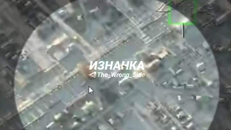 «Герань» с камерой уничтожает вражеский локомотив на станции в посёлке Воронеж Сумской области, расстояние до границы не менее 43 км