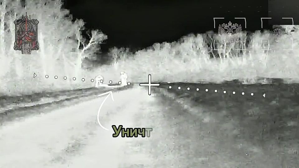 Они ничему не учатся.. «Ждун» подкараулил вражескую пехоту и молниеносно нанес удар. Тут же подоспел второй дрон, и не зря: противник осматривал своего двухсотого и был атакован повторно