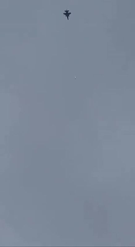 Размен ракеты AIM-120D за 1 млн долларов с F-16 ВСУ на "Герань" за 50 тысяч - хотя дрон был сбит, но ущерб так или иначе противник получил