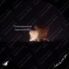 Серия взрывов в Одессе.. На видео момент удара дрона по цели