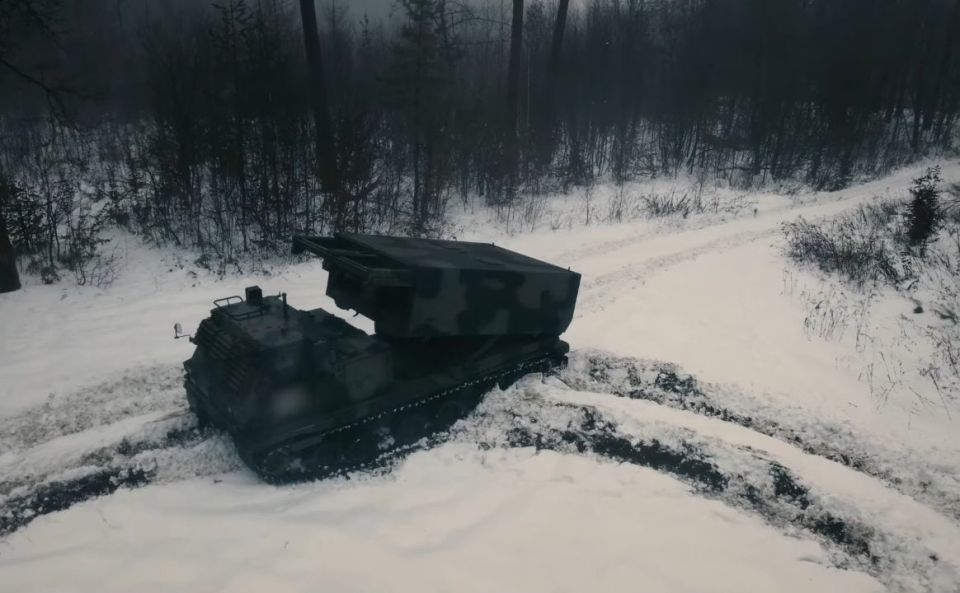 На редких кадрах - РСЗО M270 на территории Национальной академии сухопутных войск имени гетмана Петра Сагайдачного во время учений для офицеров ракетных войск