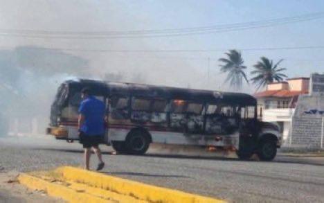 В Мексике начались беспорядки после слухов о том, что могли ликвидировать лидера крупной криминальной группировки по прозвищу Эль Менчо В Мексике начались беспорядки после слухов о том, что могли ликвидировать лидера крупной криминальной группировки по прозвищу Эль Менчо