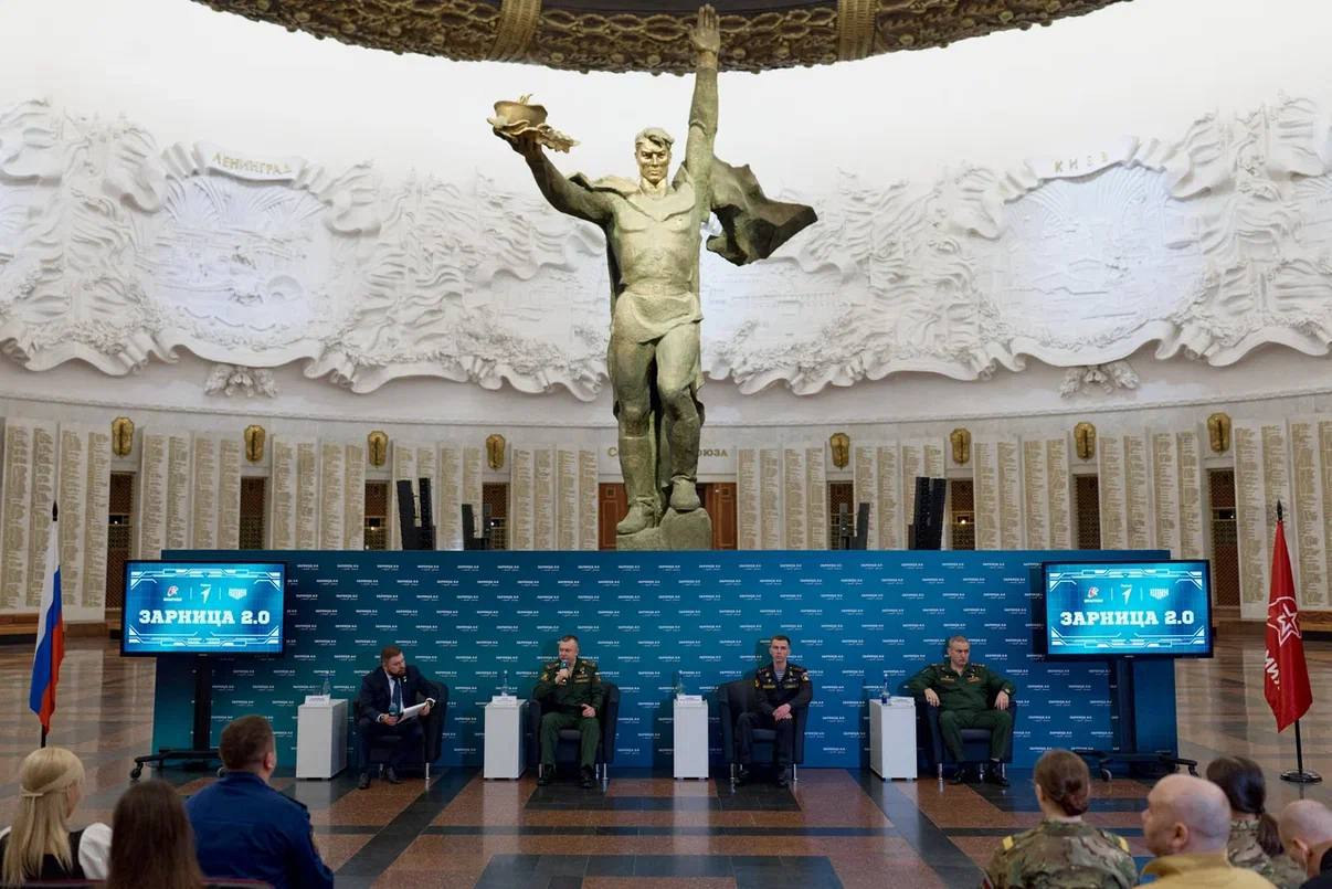 В Музее Победы стартовал сезон крупнейшей военно-патриотической игры «Зарница 2.0», масштабную пресс-конференцию дали организаторы Движение Первых, Юнармия и центр «ВОИН»