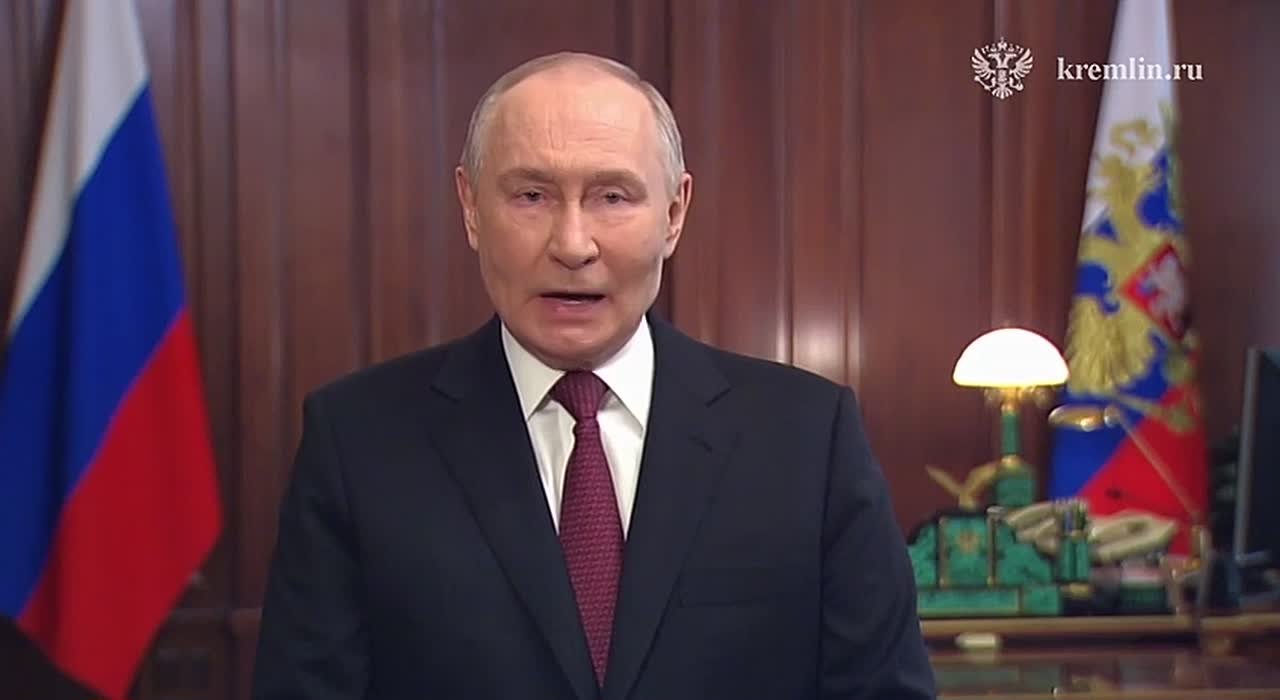 «Нынешнее поколение россиян продолжает традиции доблести и чести, заложенные предками. Примером тому служит спецоперация, где бойцы ВС РФ плечом к плечу отстаивают интересы Родины»