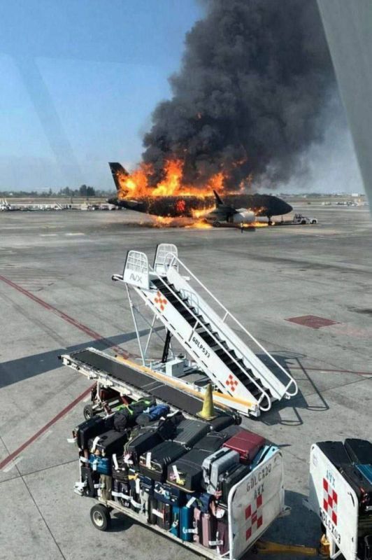 «Каникулы в Мексике». Часть 2 (начало здесь) Боевики атаковали базы Национальной гвардии, перекрывали дороги, поджигали грузовые автомобили, автобусы и заправочные станции