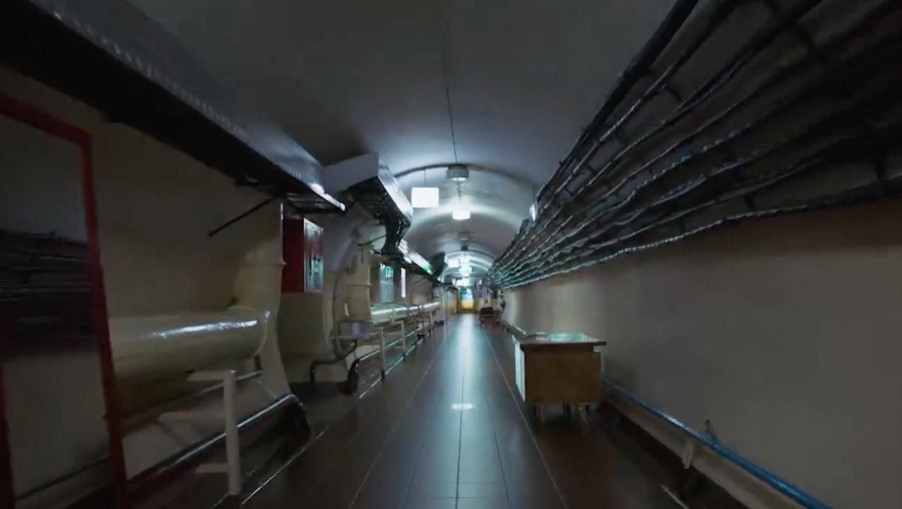 Ещё сегодня опубликовали фото из бункера под Киевом, в котором директор концлагеря прячется от нейросетевых видео с бусификацией