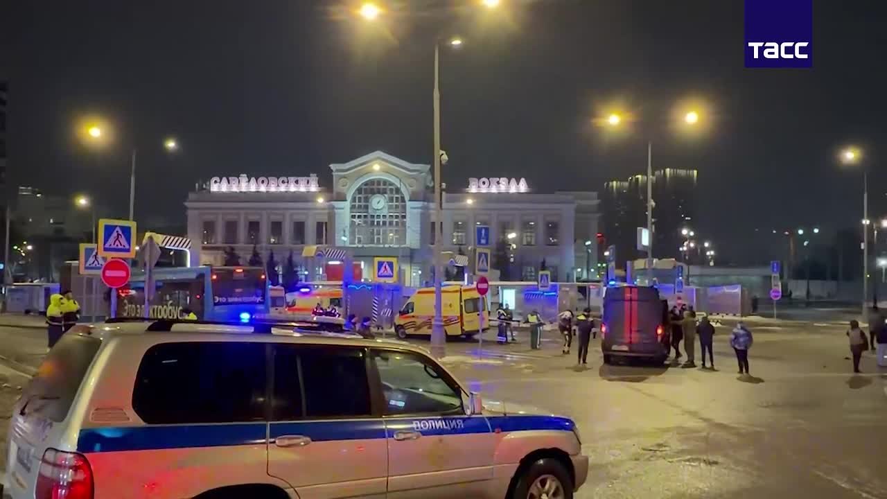 В Москве смертник бросил бомбу в машину с полицейскими: погиб один сотрудник