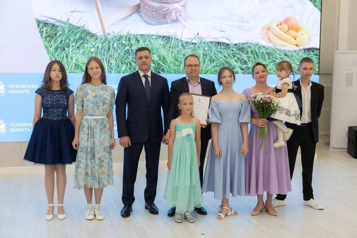 Нацпроект «Семья»: Незаметные многодетные герои, которые спасают генофонд нашего народа Нацпроект «Семья»: Незаметные многодетные герои, которые спасают генофонд нашего народа