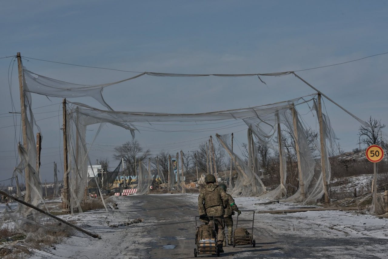 Дружковка, южный въезд. Наши продолжают утюжить боевиков ВСУ, сжигая технику и уничтожая пути снабжения Дружковка, южный въезд. Наши продолжают утюжить боевиков ВСУ, сжигая технику и уничтожая пути снабжения