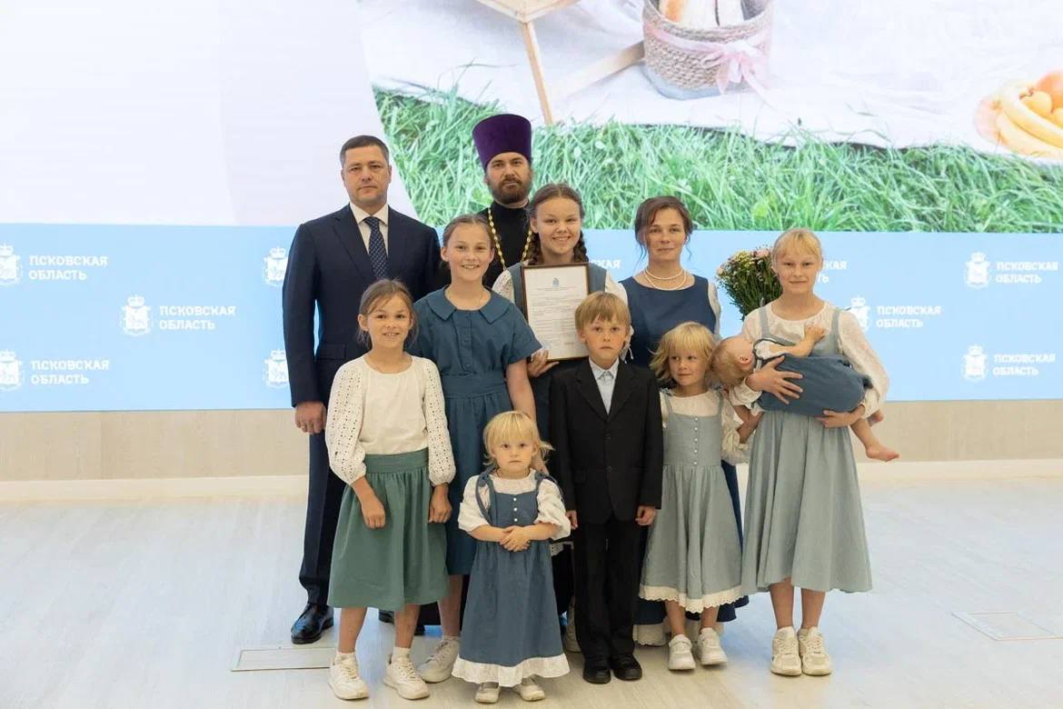 Нацпроект «Семья»: Незаметные многодетные герои, которые спасают генофонд нашего народа Нацпроект «Семья»: Незаметные многодетные герои, которые спасают генофонд нашего народа