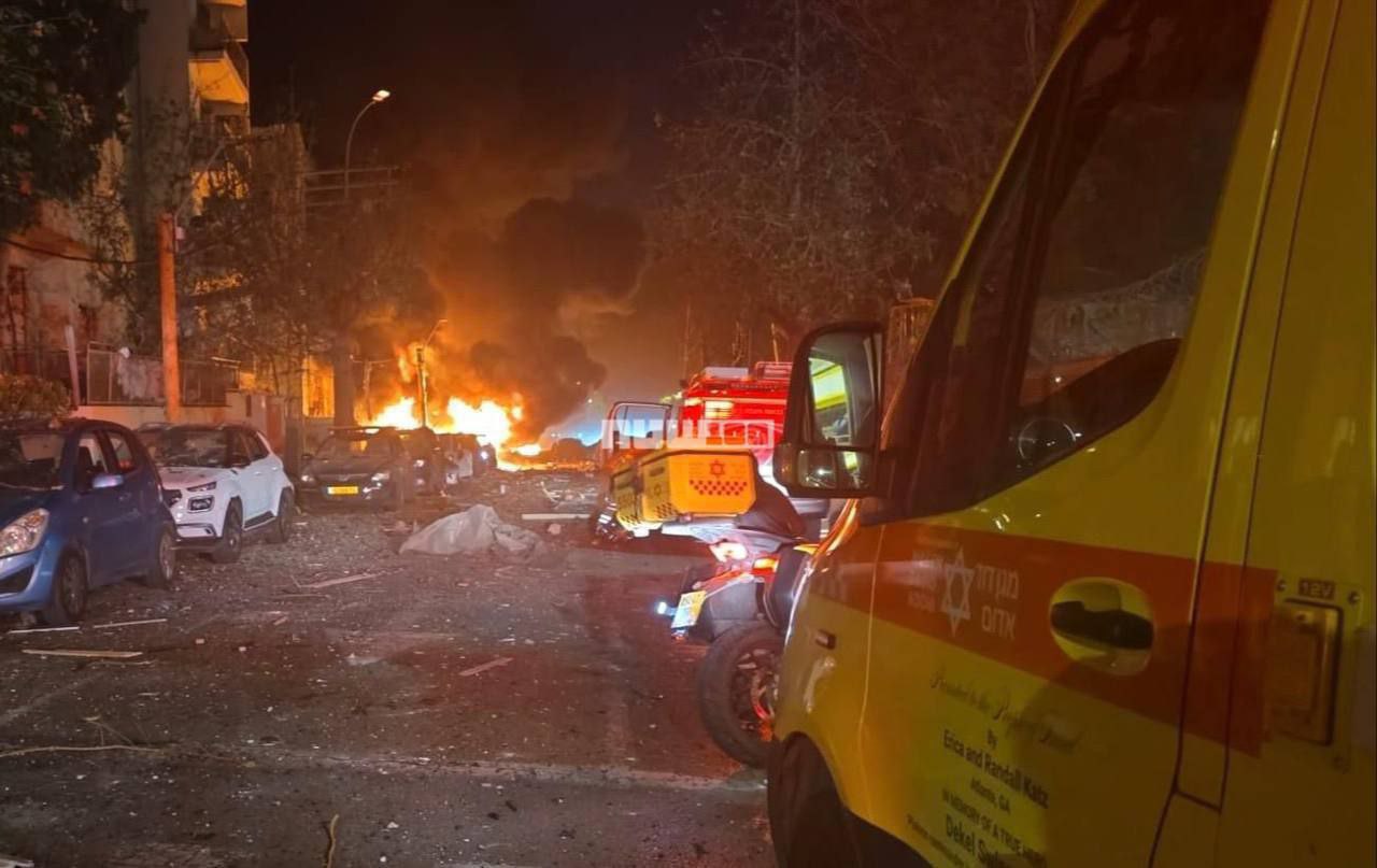 Момент атаки и последствия удара по Тель-Авиву Момент атаки и последствия удара по Тель-Авиву