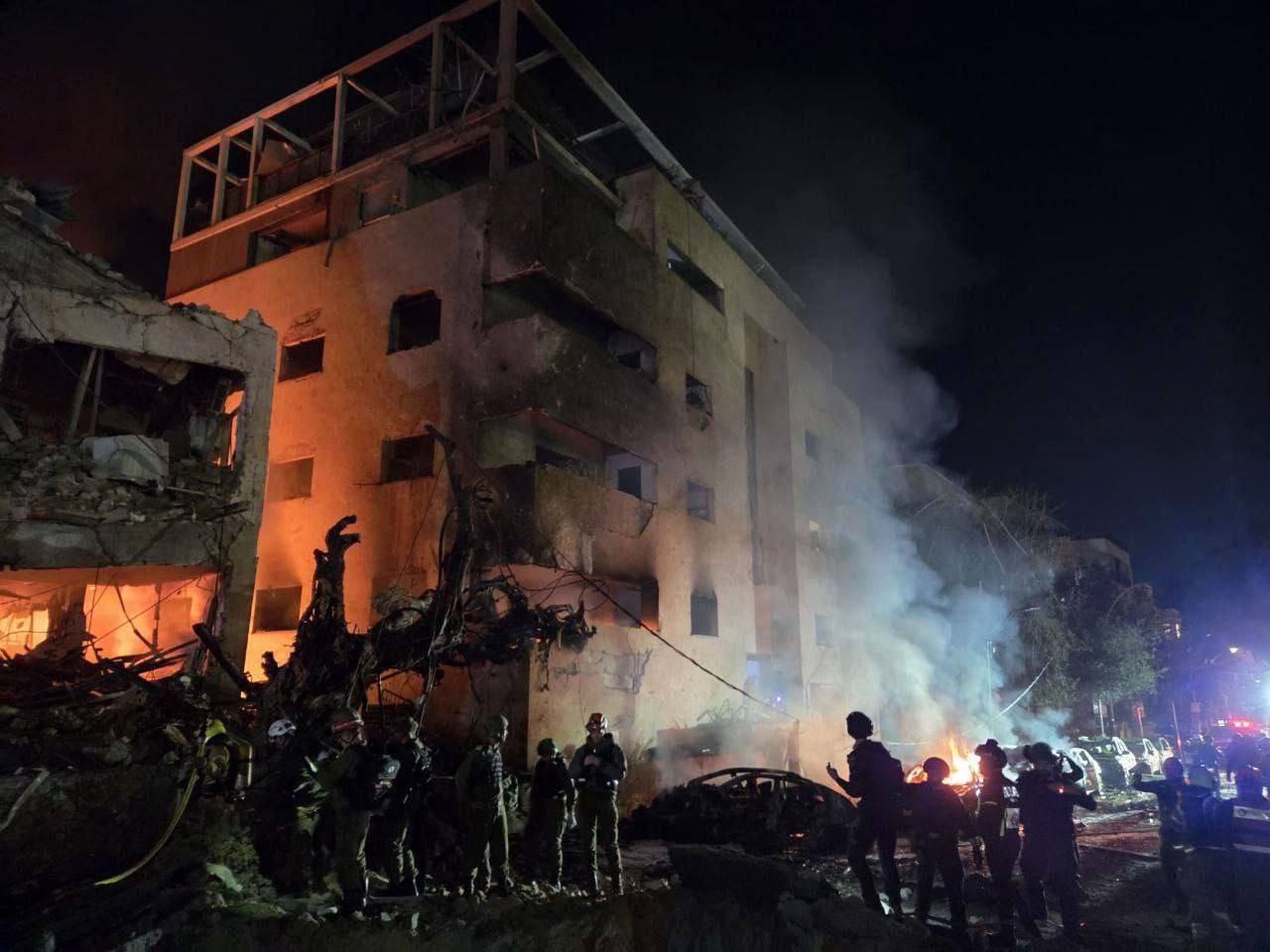 Ответный удар Ирана по Тель-Авиву: 40 зданий повреждены, 200 жителей эвакуированы!