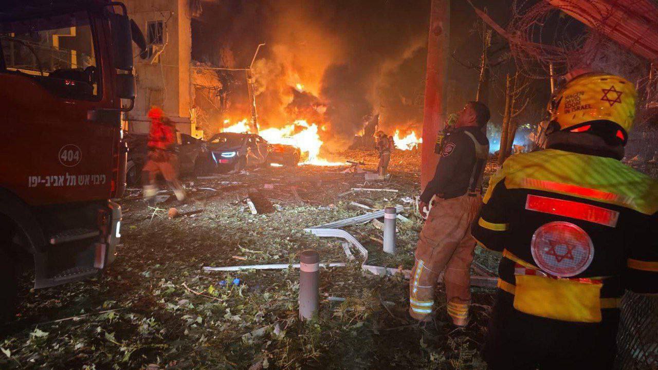 Момент атаки и последствия удара по Тель-Авиву Момент атаки и последствия удара по Тель-Авиву