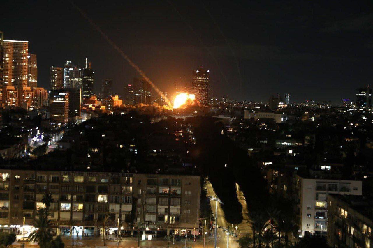 Момент атаки и последствия удара по Тель-Авиву Момент атаки и последствия удара по Тель-Авиву