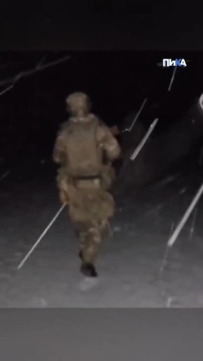 Воины отдельного штурмового отряда "Русь" Добровольческого корпуса оттачивают боевые навыки вне зависимости от времени суток и погодных условий