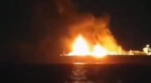 Российский СПГ-танкер «Арктический Метагаз» горит в Средиземном море: вероятно он атакован