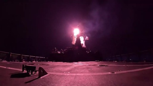 Американские эсминцы типа «Арли Бёрк» запускают крылатые ракеты «Томагавк» по Ирану