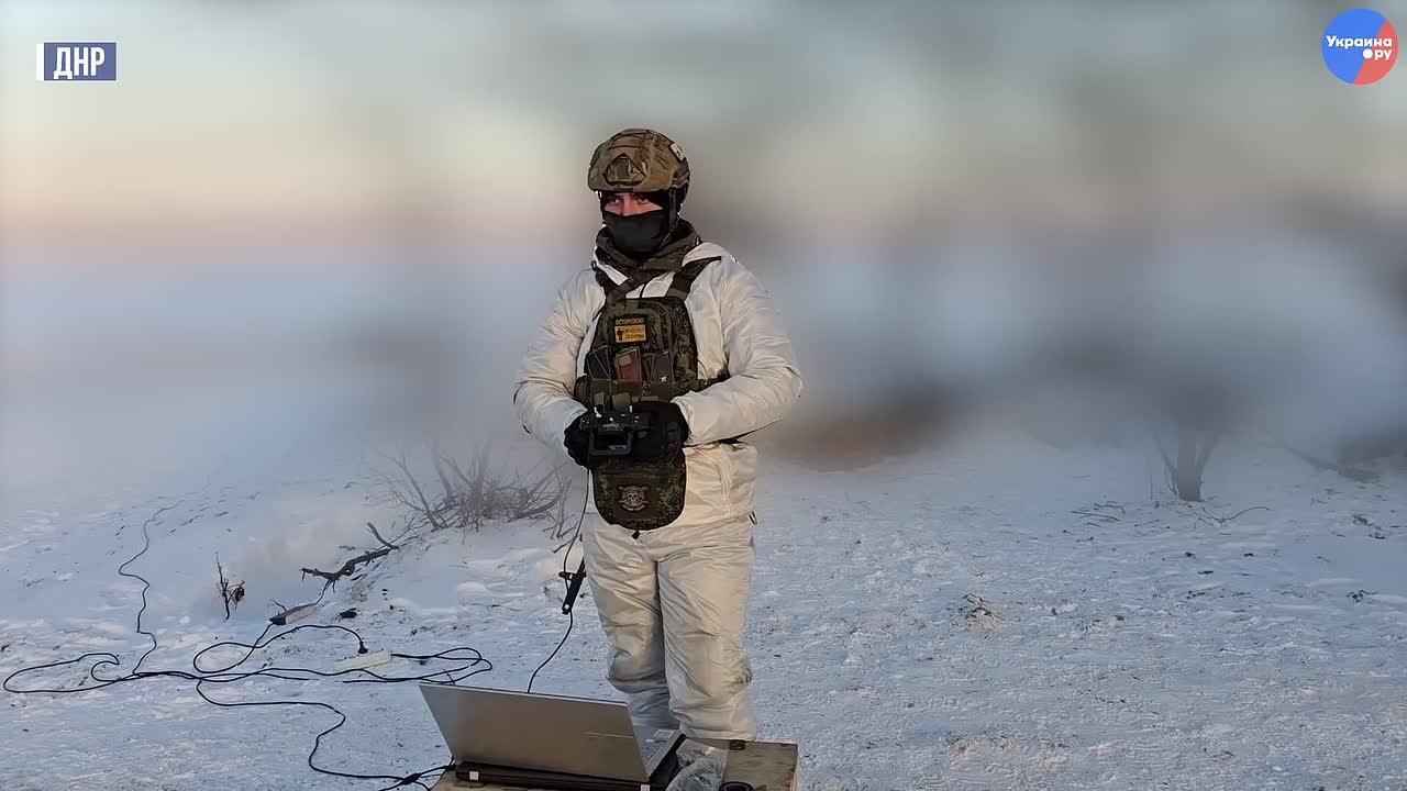 Репортаж военкора Украина.ру Романа Гнатюка о роли наземных роботизированных платформ в современных боевых действиях, где специалисты 5-й отдельной Гвардейской мотострелковой бригады (группировка «Центр») демонстрируют...