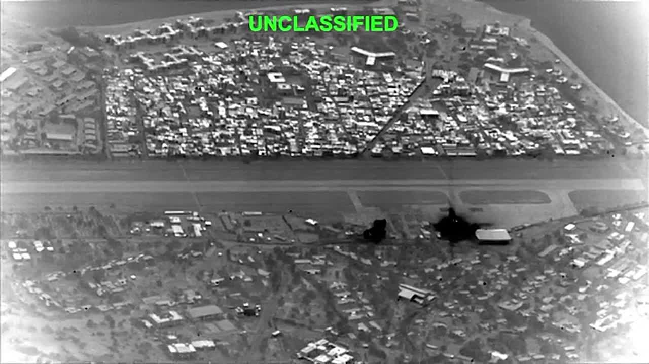 «Это одна из самых мощных бомбардировок в истории Ближнего Востока»: Трамп показал кадры ударов по иранскому острову Харк