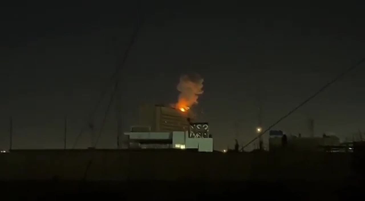 Иран атакует "зелёную зону" в Багдаде: горит представительство ЕС, силы США пытаются отразить налёт